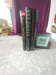 PHOTOGRAPHERS BKS LIFE BY JOHN LOENGERD, JUNGLES BY FRANS LANTING EYE TO EYE