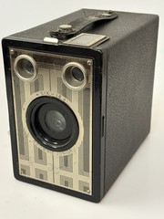 VTG 1930s Kodak Six-16 Brownie Junior Box Camera SOLD AS IS • UNTESTED