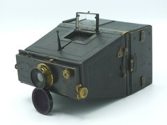 PIPON ‘THE SELF WORKER’ 6x9cm CAMERA W/ CASE & 100mm GOERZ SERIE E LENS. c.1895