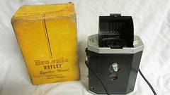 VINTAGE 1940s KODAK BROWNIE REFLEX SYNCHRO MODEL CAMERA WITH ORG BOX