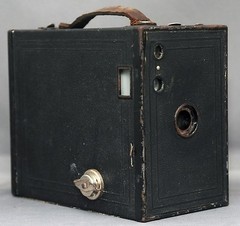 Antique Vintage Eastman Kodak BROWNIE 2A Model C Box Film Camera USA CLEAN!