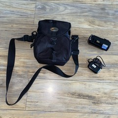 Samsung Camcorder Black 65x Zoom Hyper DIS TESTED w/ Charger And Bag