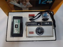 Vintage Kodak Instamatic 124 Camera Color Outfit Original Box UNTESTED