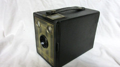 VINTAGE 1930s KODAK BROWNIE JUNIOR SIX 20 CAMERA