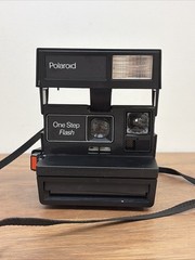 Vintage Polaroid One Step Flash 600 Film Instant Camera With Strap Untested