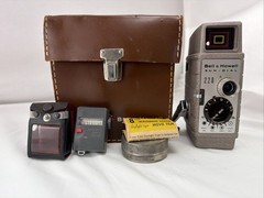 Vintage Bell & Howell Sun Dial 220 8mm Film Movie Camera W/ LEATHER CASE Tested