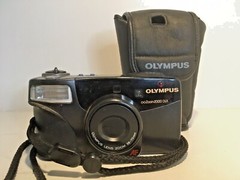 Olympus Zoom 2000 DXL 35mm Point and Shoot Film Camera with Case
