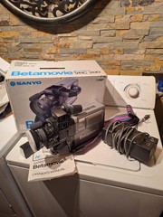 Sanyo Betamovie VRC 200 Auto Focus Non Reflex Betamax Movie Camera Black