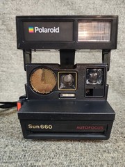 Vintage POLAROID Sun 660 Autofocus Instant Camera with Strap
