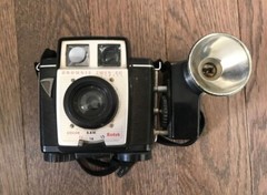 VTG 1960’s Kodak Brownie Twin 20 Camera with Supermite Flash Holder UNTESTED