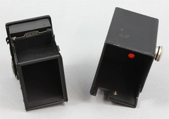 1940’s EASTMAN KODAK BROWNIE TARGET SIX-20 ART DECO 620 ROLL FILM BOX CAMERA