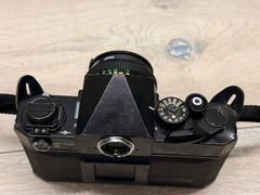 VINTAGE CANON F-1 CAMERA 651118 BLACK JAPAN w/ CANON FD 50mm LENS & Strap