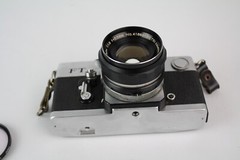 VINTAGE PETRI FT FILM SLR CAMERA BODY WITH 1:18 55MM LENS