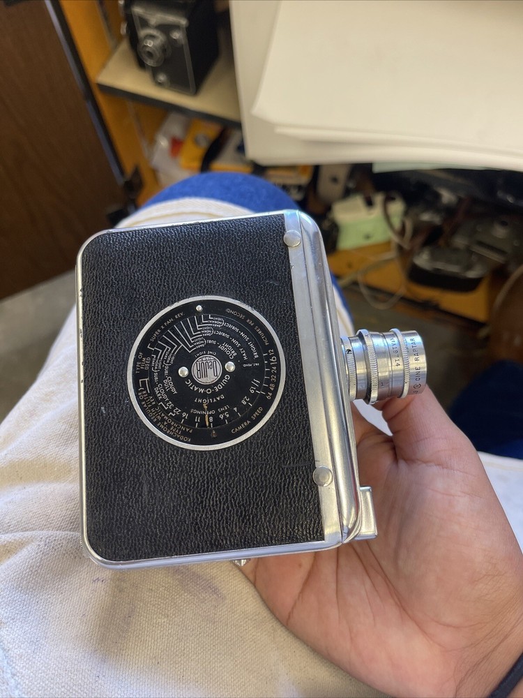 DeJur Model D-100 Magazine Eight – 8mm camera – Vintage 1950’s￼ Winds And Runs￼