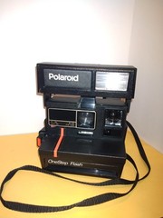 Vintage Polaroid OneStep Flash 600 series w/ auto flash