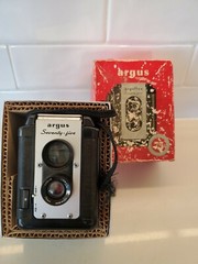 Vintage 1960 ARGUS 75 620 Film Box Camera LUMAR 75mm Lens Bakelite? AS-IS
