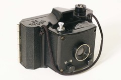 F97647~ c.1957 HOEI INDUSTRIAL EBONY 35 BAKELITE CAMERA for 828 Roll Film