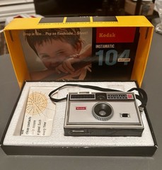 Vintage 1960s Kodak Instamatic 104 Outfit Camera W/Strap No Flash Cube