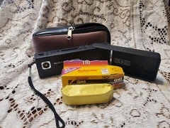 Kodak Ektralite 500. Vintage Pocket 35mm Film Camera w-case & 1 roll of film
