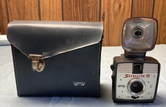 Vintage 1950’s/1960’s Imperial Satellite II Camera W/ Carrying Case Untested
