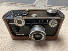 Argus C3 (film) Vintage Black Rangefinder Camera with Original Leather Case