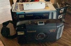 Polaroid Captiva SLR Aito Focus SE Instant Camera W Box and Strap Nice