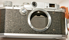 VINTAGE CANON 50mm, f1.5 LENS & RF CAMERA IVSB WITH CASE. BEAUTIFUL & WORKING