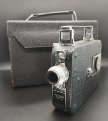 Vintage Cine Kodak Eight Model 60 8mm Movie Camera with Original Case UNTESTED
