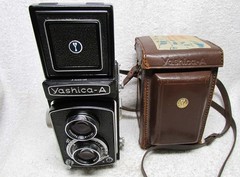 Vintage YASHICA A TLR 120 FILM 6x6cm MEDIUM FORMAT Twin Lens Camera with Case