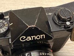 VINTAGE CANON F-1 CAMERA 651118 BLACK JAPAN w/ CANON FD 50mm LENS & Strap