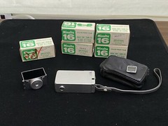 VINTAGE MINOLTA 16 CAMERA W/ TRIPOD/FLASH ADAPTER & 4 CARTS COLOR FILM ASA 100