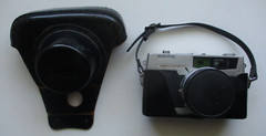Petri 7 S Circle Eye System 35mm Camera with Leather Case and Strap UNTESTED VTG