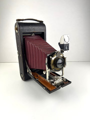 NICE No. 3A Folding Pocket Kodak Camera – Model B-4 – w/ Red Bellows