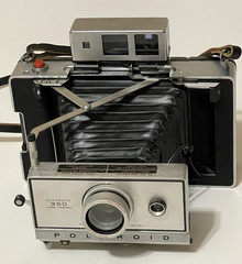 POLAROID Automatic 350 Land Camera, includes close-up lens, Untested