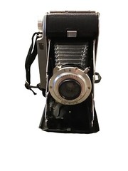 Vintage Kodak Tourist II Camera With Kodet Lens & Case. Uses 620 Film. Untested.