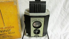 VINTAGE 1940s KODAK BROWNIE REFLEX SYNCHRO MODEL CAMERA WITH ORG BOX