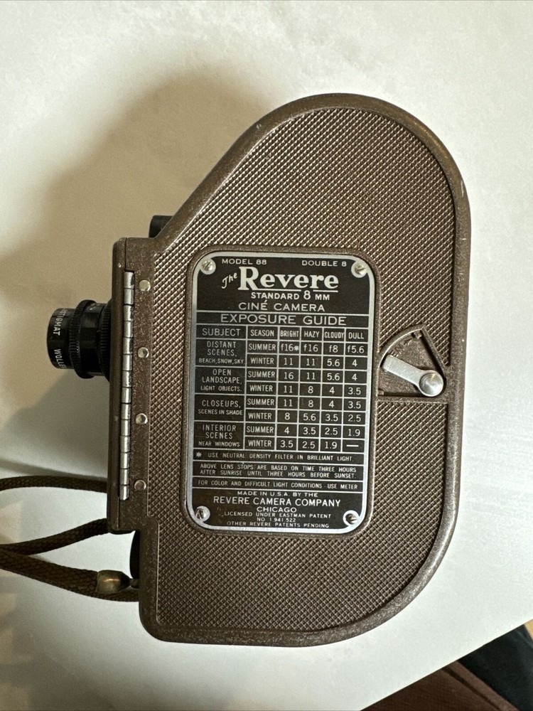 Vintage 1940s Revere Eight Model 88 8mm Movie Film Camera
