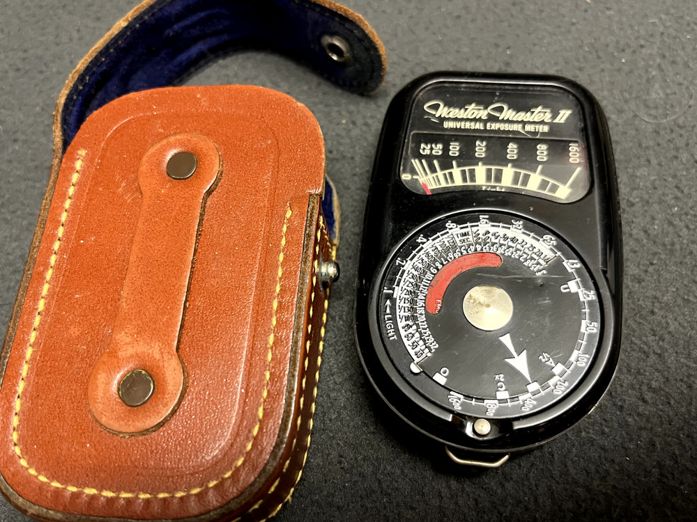 Weston Master II Universal Exposure meter model 735 In leather case 2.5×4″