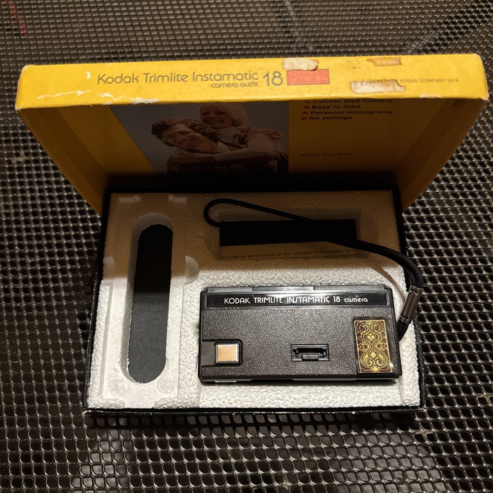 Kodak Trimlite Instamatic 18 Camera with Flash original Paperwork & Box NEW