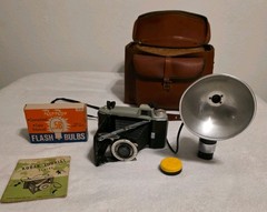 Vintage 1950s Kodak Tourist II folding 620 Roll Camera w/ Original travel bag