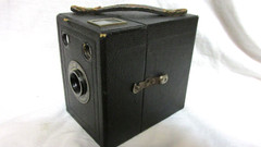 VINTAGE 1930s KODAK POPULAR BROWNIE 620 ROLL FILM BOX CAMERA