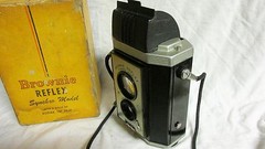 VINTAGE 1940s KODAK BROWNIE REFLEX SYNCHRO MODEL CAMERA WITH ORG BOX
