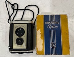 VINTAGE CAMERA BROWNIE REFLEX SYNCHRO REFLEX 85B With Original Box