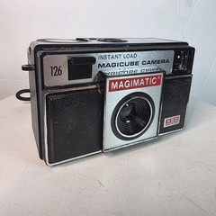 Vintage Imperial Magimatic X50 126 Magicube Instant Load Camera Untested USA