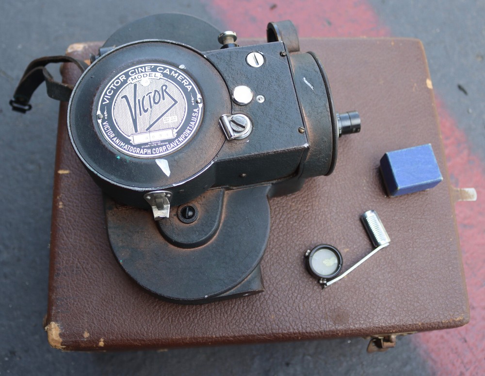 Vintage Victor Animatograph Cine 16mm Video Movie Camera Model 3 w/ F2.7 1″ Lens
