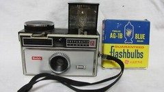 VINTAGE 1960s KODAK INSTAMATIC 150 CAMERA w/ BULB & BOX & FILM ON 5