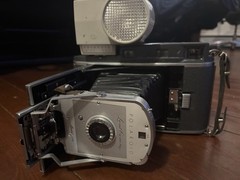 Vintage Polaroid Land Camera Model 160 with camera flash