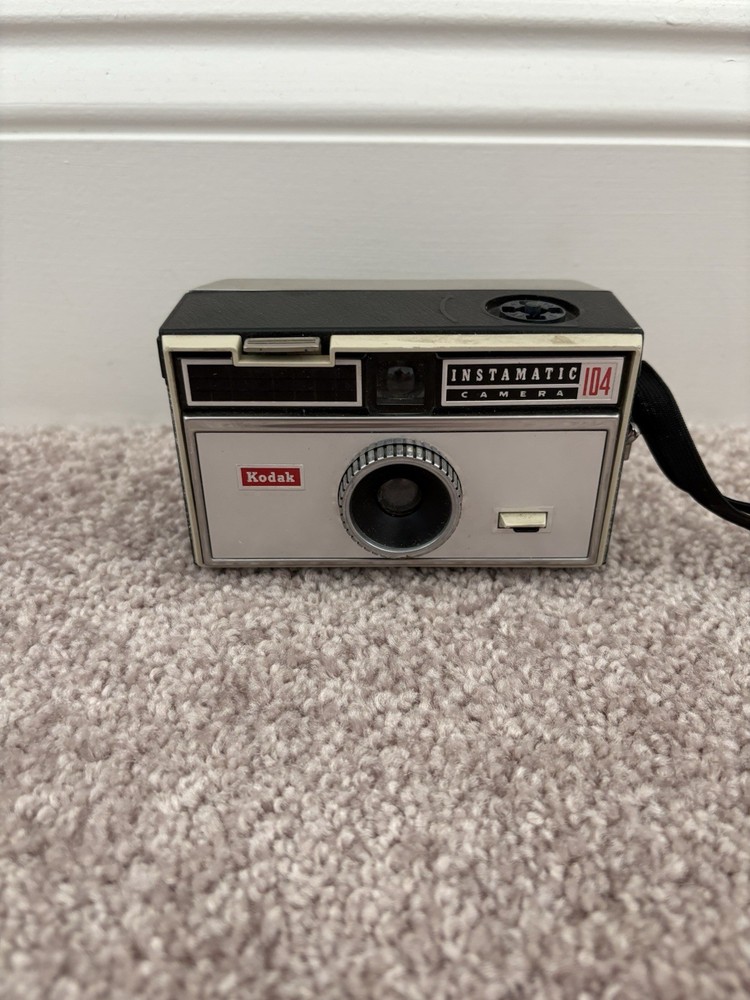 Vintage 1960’s Kodak Instamatic 104 Camera – Made In USA – As Is