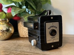 1951 Sunbeam 120 – Art Deco Style Box Camera – Made In USA – Herold Mfg Company