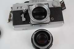 VINTAGE PETRI FT FILM SLR CAMERA BODY WITH 1:18 55MM LENS